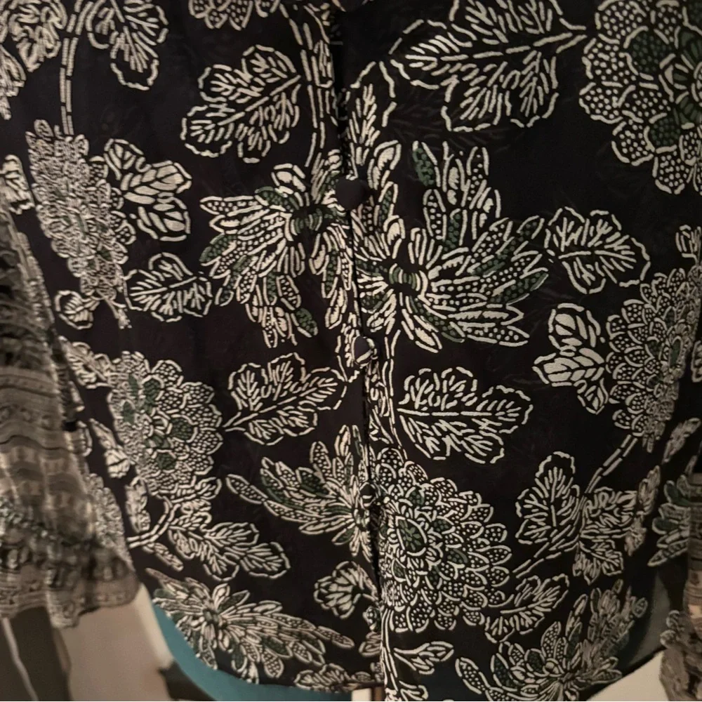 Veronica Beard Black and White Floral Blouse, silk overlay with ruffles, 4 - Picture 5 of 11